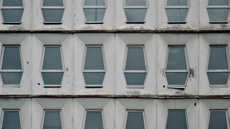 배당주 투자로 월급 만들기 고배당 리츠와 배당 귀족주 포트폴리오 구성 완벽 가이드 리스크 관리 및 심리 10 많은 창문이 있는 건물