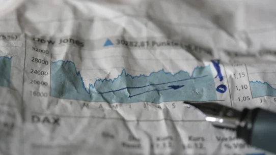 확증 편향, 차트 분석의 함정에서 벗어나 객관적인 추세선을 긋는 5가지 검증 체크리스트 리스크 관리 및 심리 15