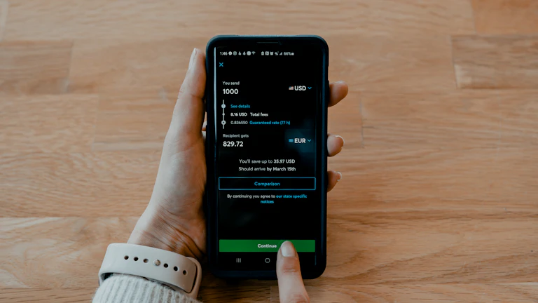 해외 거래소 입출금 속도 테스트, 내 돈을 가장 안전하고 빠르게 지키는 브로커는? 시장 분석 및 전략 9 빠르게 송금되는 돈을 보여주는 이미지