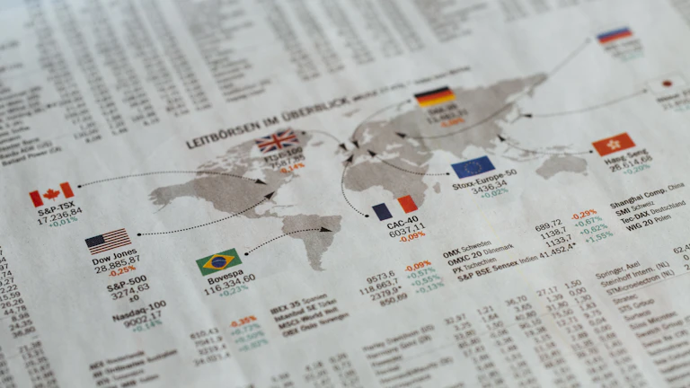 하락하는 금융 차트와 손실의 형상