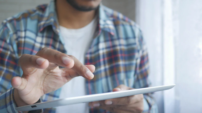 미국 고용 지표, NFP 트레이딩 시 변동성을 이기고 수익을 극대화하는 추세 추종 전략 시장 분석 및 전략 8 경제 데이터 지표를 꼼꼼하게 분석하는 분석가의 손