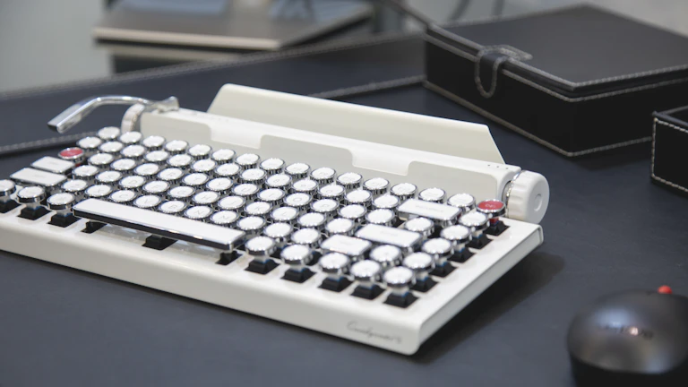 매크로 설정이 가능한 기계식 키보드