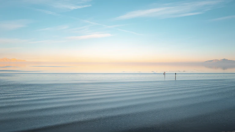 평화롭게 명상하고 있는 사람