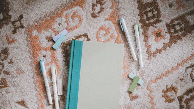 일지를 작성하는 사람