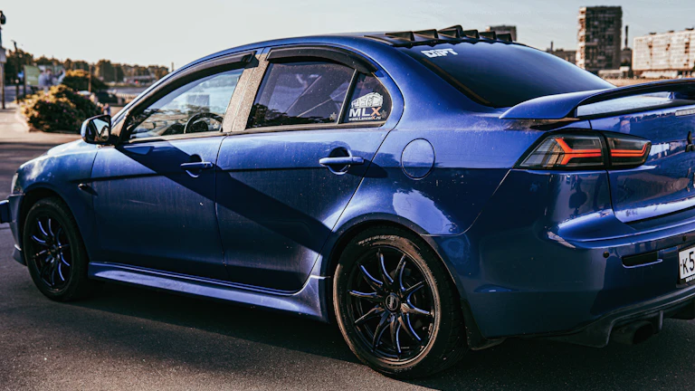 닌자트레이더, 트레이드스테이션, 전문 트레이더를 위한 플랫폼 비교 분석 가이드 브로커 및 플랫폼 분석 10 trader-setup - 전문 트레이더의 다중 모니터 설정