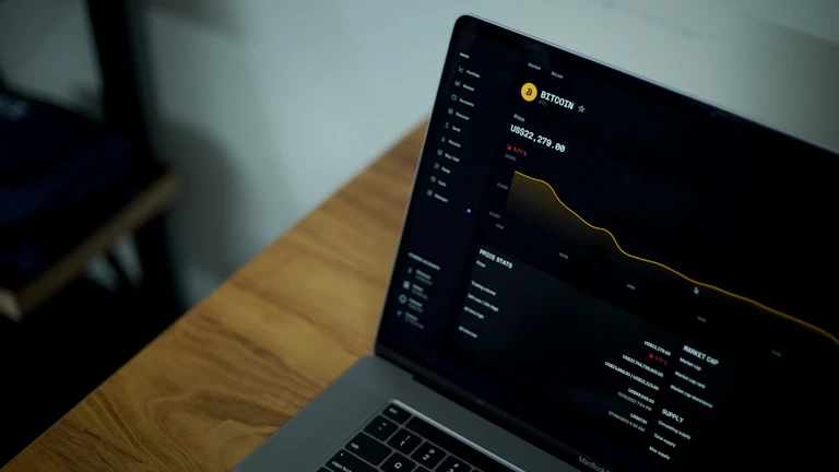 차트를 분석하는 트레이더