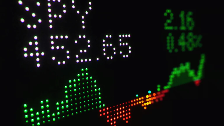 주식 또는 외환 거래 차트를 보여주는 컴퓨터 화면