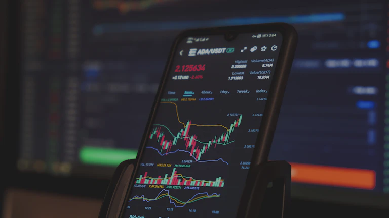 숨겨진 단점 주의 2026 시장 분석 및 전략 7 복잡한 차트와 수많은 숫자가 보이는 자동매매 시스템 화면