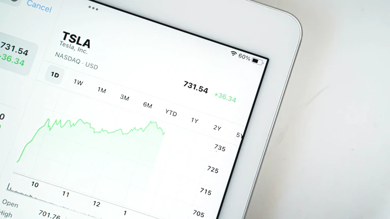 실시간으로 변화하는 금융 알고리즘 차트