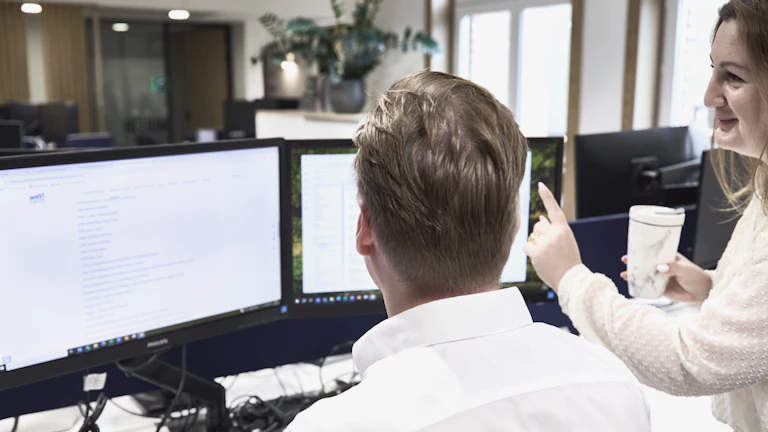 정밀한 금융 분석과 데이터 검토