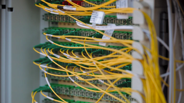 LLM 기반 뉴스 감성분석 2026년 저지연 서버 인프라 선정 가이드 시장 분석 및 전략 7