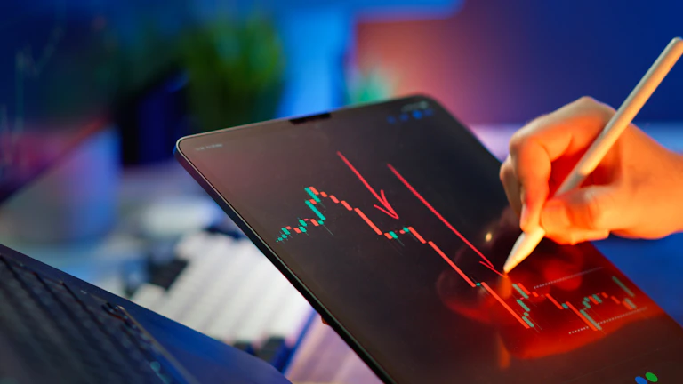 나스닥 차트 분석과 변동성 지표를 활용한 매매 전략 이미지