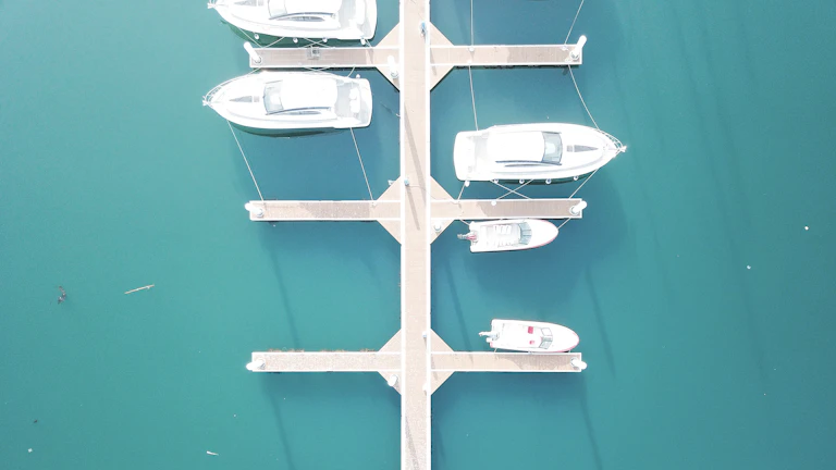 다양한 차트와 주문창이 보이는 해외선물 거래 플랫폼 화면