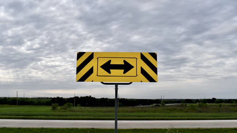 노란색 경고 표지판